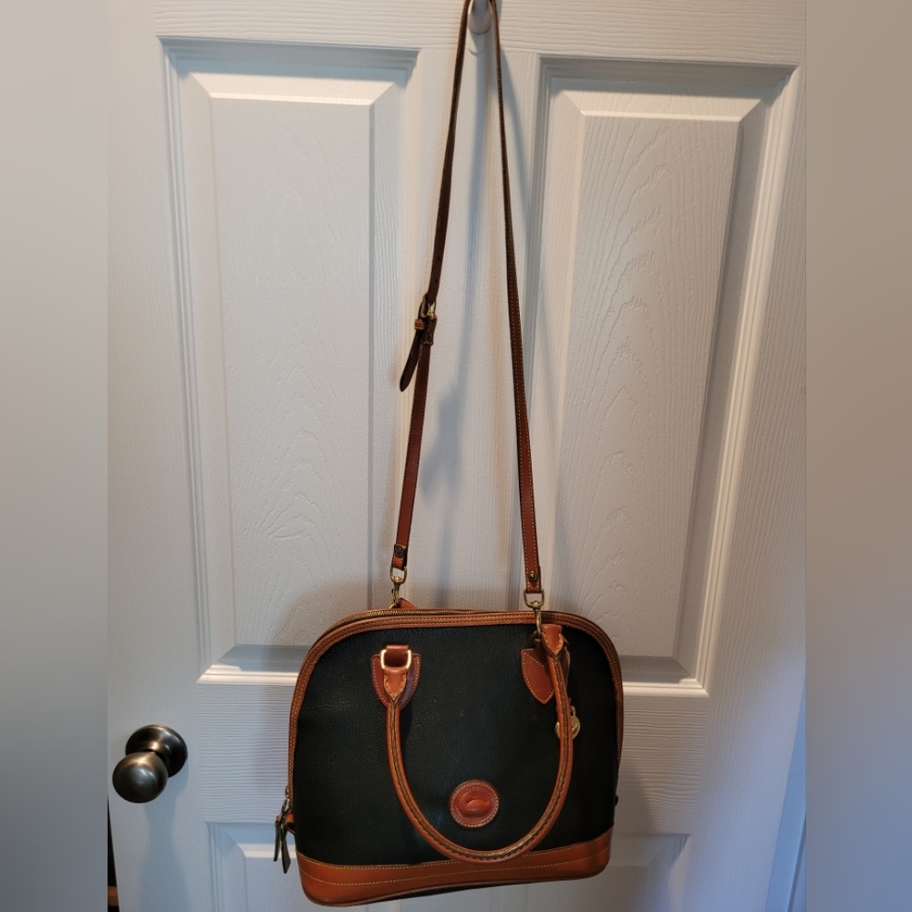Dooney & Bourke vintage dome style bag. - Picture 6 of 13